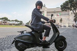 Xe tay ga hạng sang Vespa 946 Armani “chốt giá” 370 triệu 